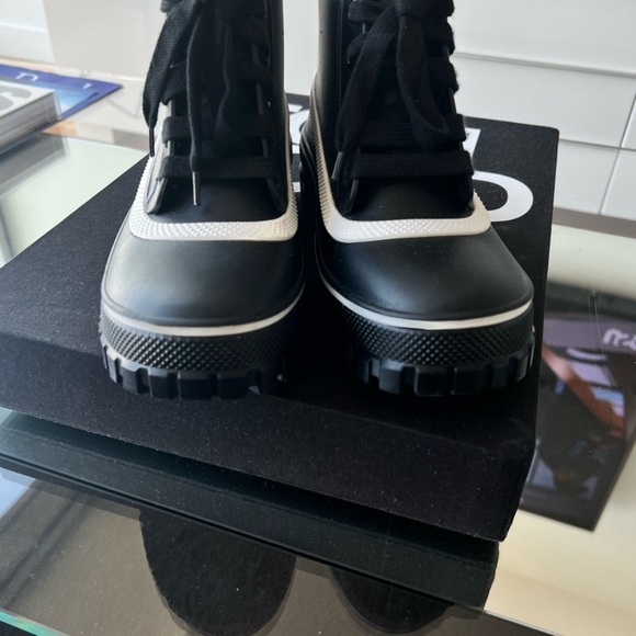 GIVENCHY BLACK GLASTON FLAT LACE-UP LEATHER ANKLE BOOTS - Picture 8 of 8